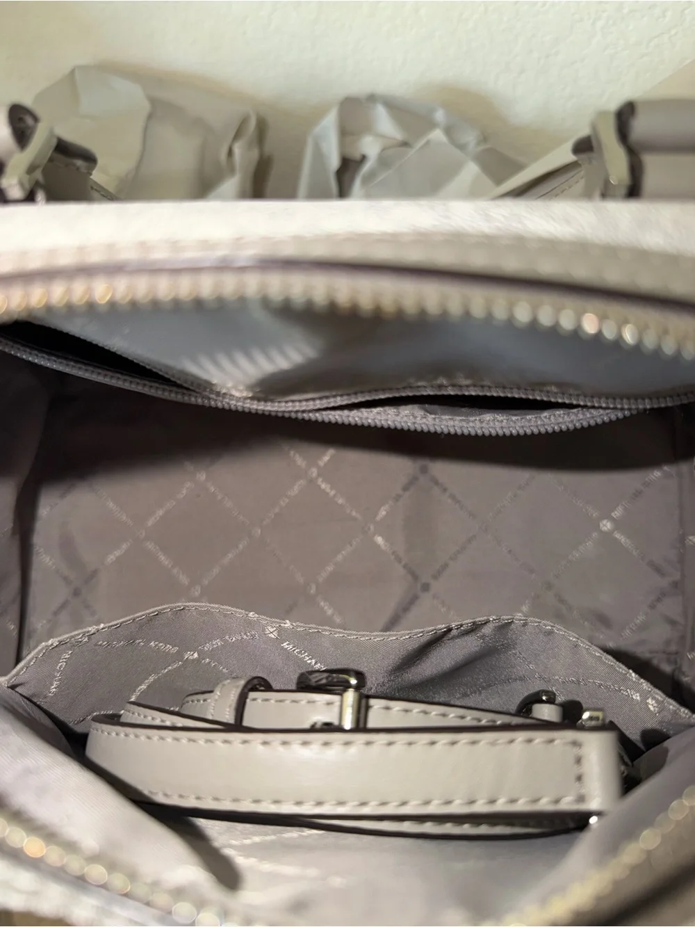 Michael Kors White and Silver Logo Satchel with Matching Wallet - Picture 5 of 8